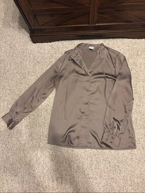 Chico’s Women’s Taupe Satin Long-Sleeve Tie-Neck Blouse Size: 0